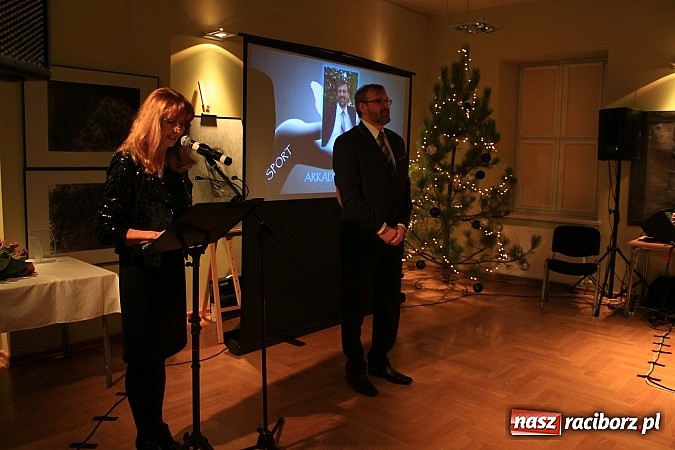 Zdjęcie w galerii na portalu naszraciborz.pl: Nagrodzono wyr&oacute;żniających się wolontariuszy wiadomości z regionu