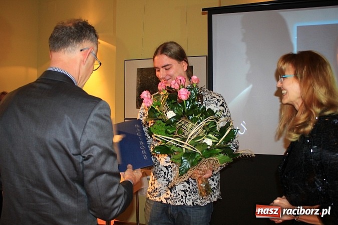 Zdjęcie w galerii na portalu naszraciborz.pl: Nagrodzono wyr&oacute;żniających się wolontariuszy wiadomości z regionu