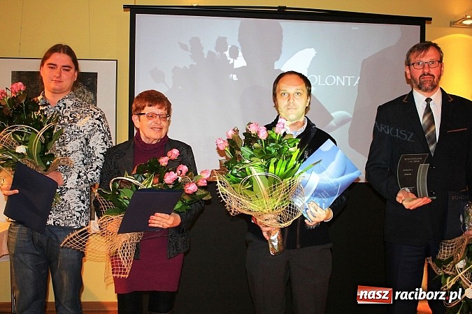 Zdjęcie w galerii na portalu naszraciborz.pl: Nagrodzono wyr&oacute;żniających się wolontariuszy wiadomości z regionu