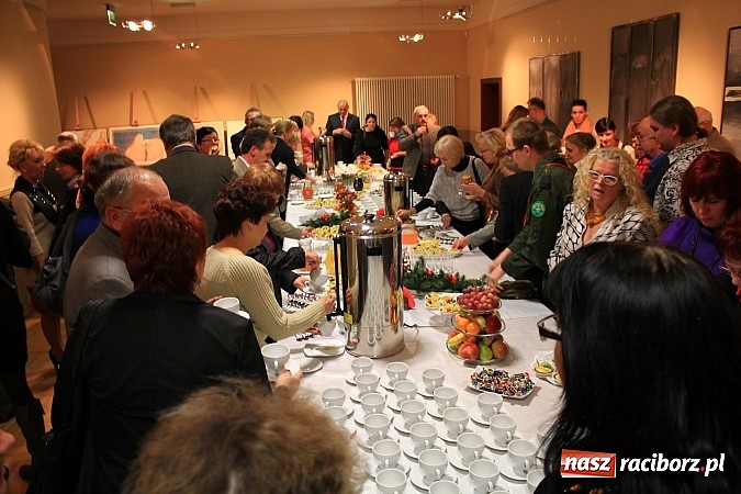 Zdjęcie w galerii na portalu naszraciborz.pl: Nagrodzono wyr&oacute;żniających się wolontariuszy wiadomości z regionu