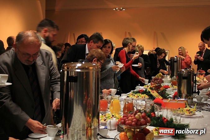 Zdjęcie w galerii na portalu naszraciborz.pl: Nagrodzono wyr&oacute;żniających się wolontariuszy wiadomości z regionu