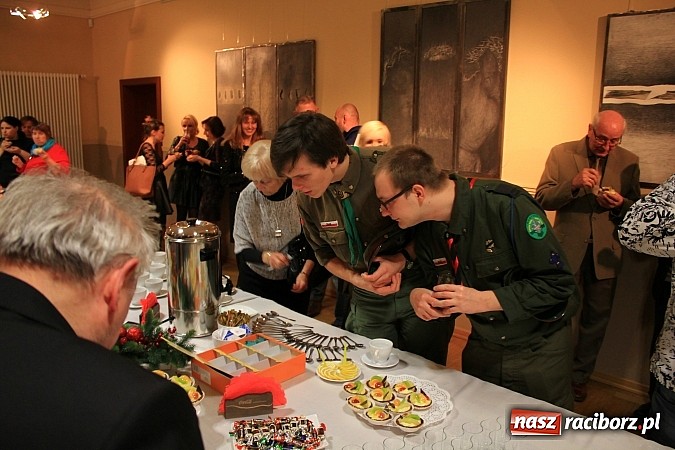 Zdjęcie w galerii na portalu naszraciborz.pl: Nagrodzono wyr&oacute;żniających się wolontariuszy wiadomości z regionu