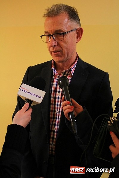 Zdjęcie w galerii na portalu naszraciborz.pl: Odsłonięto tablicę poświęconą pamięci Piotra Starzyńskiego wiadomości z regionu