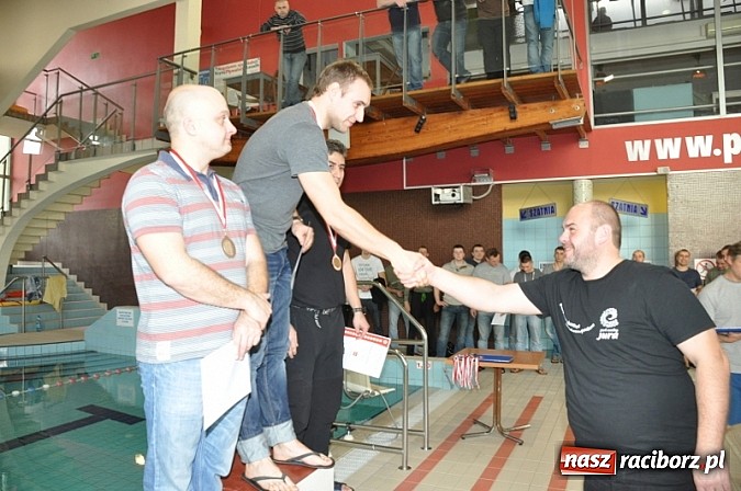 Zdjęcie w galerii na portalu naszraciborz.pl: Nasi policjanci najlepsi w pływackiej sztafecie wiadomości z regionu