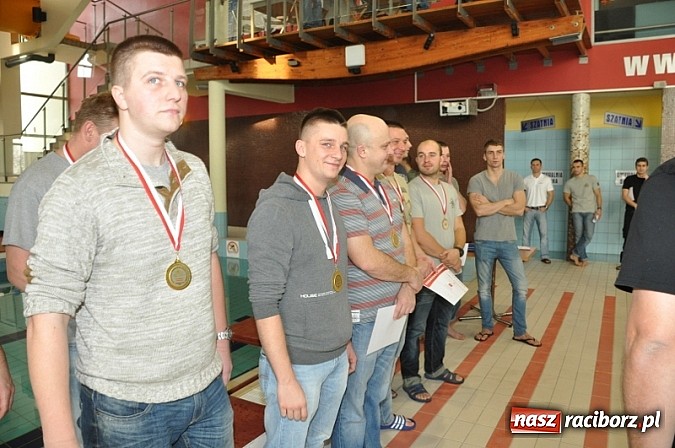 Zdjęcie w galerii na portalu naszraciborz.pl: Nasi policjanci najlepsi w pływackiej sztafecie wiadomości z regionu