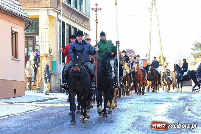 Zdjęcie w galerii na portalu naszraciborz.pl: Procesja konna przeszła przez Krzanowice wiadomości z regionu