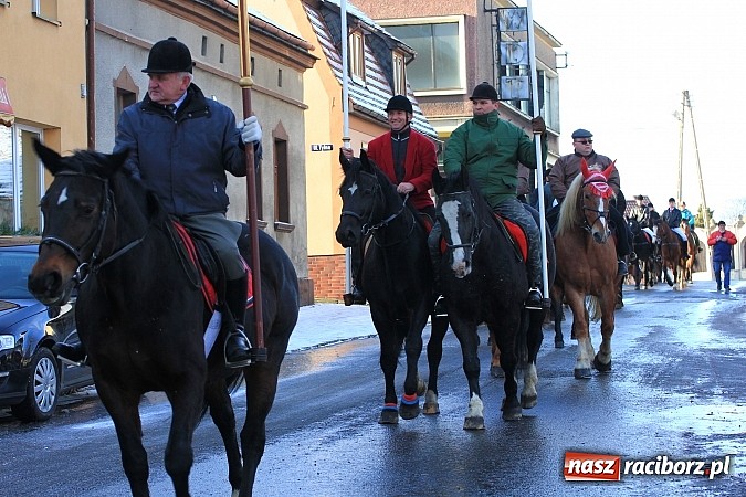 Zdjęcie w galerii na portalu naszraciborz.pl: Procesja konna przeszła przez Krzanowice wiadomości z regionu