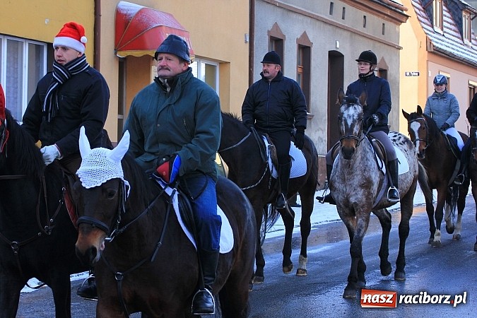Zdjęcie w galerii na portalu naszraciborz.pl: Procesja konna przeszła przez Krzanowice wiadomości z regionu