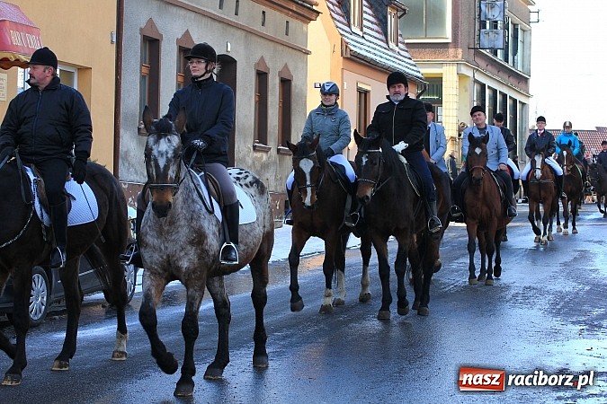 Zdjęcie w galerii na portalu naszraciborz.pl: Procesja konna przeszła przez Krzanowice wiadomości z regionu