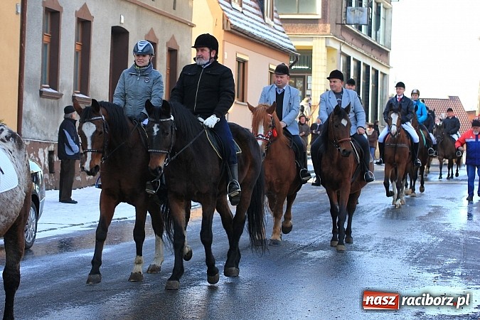 Zdjęcie w galerii na portalu naszraciborz.pl: Procesja konna przeszła przez Krzanowice wiadomości z regionu