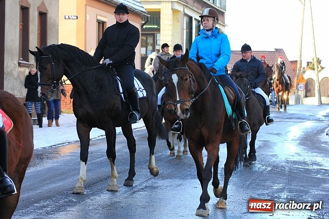 Zdjęcie w galerii na portalu naszraciborz.pl: Procesja konna przeszła przez Krzanowice wiadomości z regionu