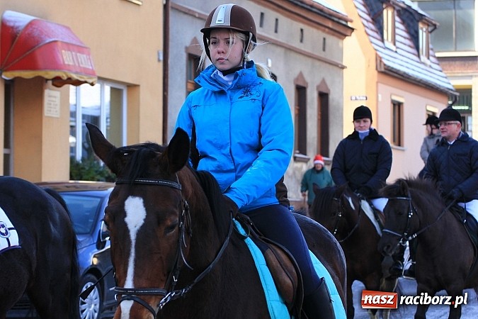 Zdjęcie w galerii na portalu naszraciborz.pl: Procesja konna przeszła przez Krzanowice wiadomości z regionu