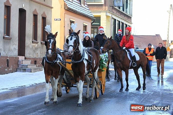 Zdjęcie w galerii na portalu naszraciborz.pl: Procesja konna przeszła przez Krzanowice wiadomości z regionu