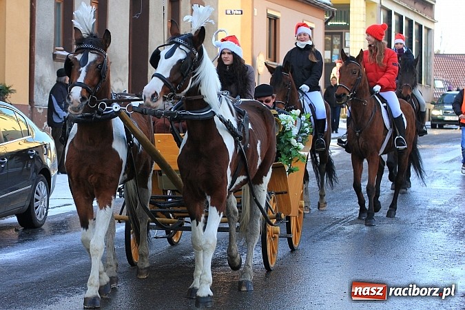 Zdjęcie w galerii na portalu naszraciborz.pl: Procesja konna przeszła przez Krzanowice wiadomości z regionu