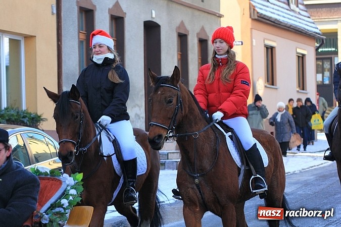Zdjęcie w galerii na portalu naszraciborz.pl: Procesja konna przeszła przez Krzanowice wiadomości z regionu