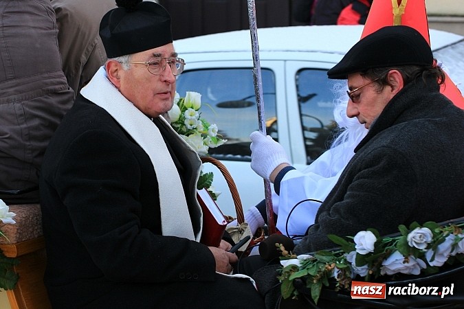 Zdjęcie w galerii na portalu naszraciborz.pl: Procesja konna przeszła przez Krzanowice wiadomości z regionu