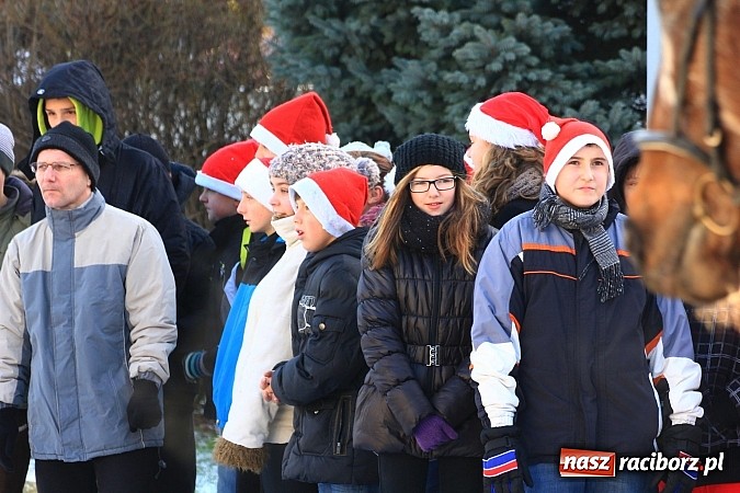 Zdjęcie w galerii na portalu naszraciborz.pl: Procesja konna przeszła przez Krzanowice wiadomości z regionu