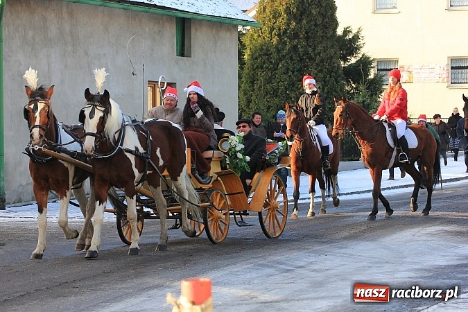 Zdjęcie w galerii na portalu naszraciborz.pl: Procesja konna przeszła przez Krzanowice wiadomości z regionu