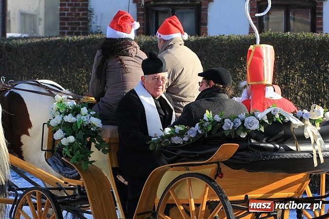 Zdjęcie w galerii na portalu naszraciborz.pl: Procesja konna przeszła przez Krzanowice wiadomości z regionu