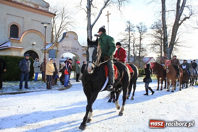 Zdjęcie w galerii na portalu naszraciborz.pl: Procesja konna przeszła przez Krzanowice wiadomości z regionu