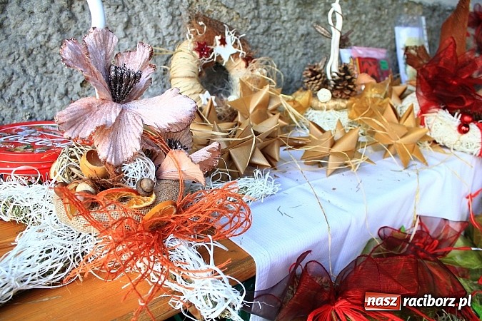 Zdjęcie w galerii na portalu naszraciborz.pl: Kiermasz świąteczny na rynku w Krzanowicach wiadomości z regionu