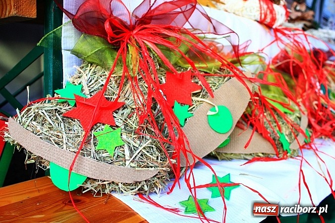 Zdjęcie w galerii na portalu naszraciborz.pl: Kiermasz świąteczny na rynku w Krzanowicach wiadomości z regionu