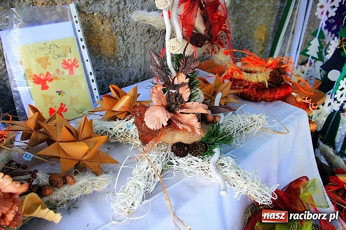 Zdjęcie w galerii na portalu naszraciborz.pl: Kiermasz świąteczny na rynku w Krzanowicach wiadomości z regionu