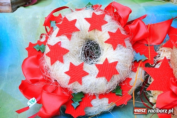 Zdjęcie w galerii na portalu naszraciborz.pl: Kiermasz świąteczny na rynku w Krzanowicach wiadomości z regionu