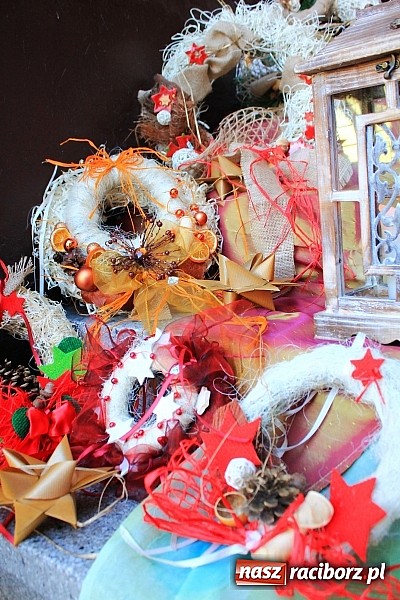 Zdjęcie w galerii na portalu naszraciborz.pl: Kiermasz świąteczny na rynku w Krzanowicach wiadomości z regionu