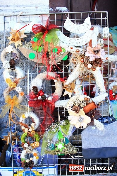 Zdjęcie w galerii na portalu naszraciborz.pl: Kiermasz świąteczny na rynku w Krzanowicach wiadomości z regionu