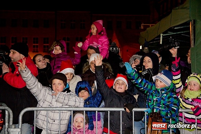 Zdjęcie w galerii na portalu naszraciborz.pl: Tradycyjny św. Mikołaj ze strażakami wiadomości z regionu