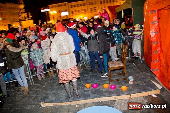 Zdjęcie w galerii na portalu naszraciborz.pl: Tradycyjny św. Mikołaj ze strażakami wiadomości z regionu