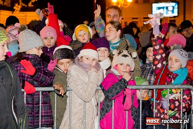 Zdjęcie w galerii na portalu naszraciborz.pl: Tradycyjny św. Mikołaj ze strażakami wiadomości z regionu