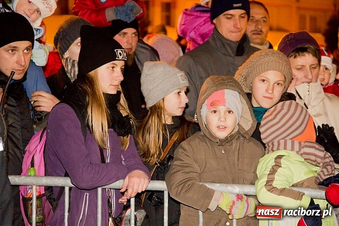 Zdjęcie w galerii na portalu naszraciborz.pl: Tradycyjny św. Mikołaj ze strażakami wiadomości z regionu