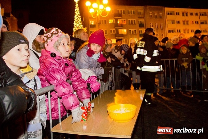 Zdjęcie w galerii na portalu naszraciborz.pl: Tradycyjny św. Mikołaj ze strażakami wiadomości z regionu