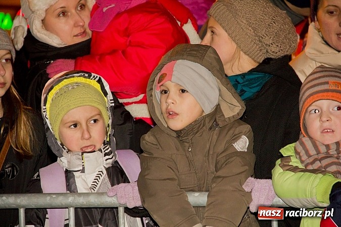 Zdjęcie w galerii na portalu naszraciborz.pl: Tradycyjny św. Mikołaj ze strażakami wiadomości z regionu