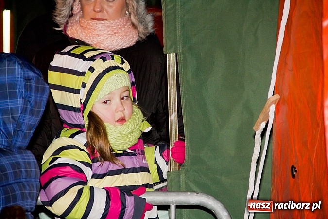 Zdjęcie w galerii na portalu naszraciborz.pl: Tradycyjny św. Mikołaj ze strażakami wiadomości z regionu