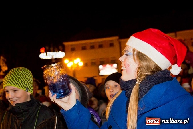 Zdjęcie w galerii na portalu naszraciborz.pl: Tradycyjny św. Mikołaj ze strażakami wiadomości z regionu