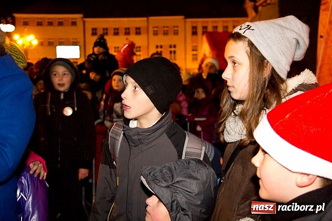 Zdjęcie w galerii na portalu naszraciborz.pl: Tradycyjny św. Mikołaj ze strażakami wiadomości z regionu