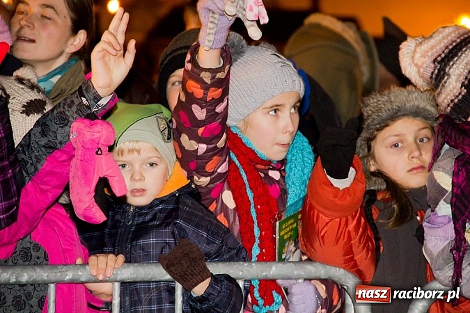 Zdjęcie w galerii na portalu naszraciborz.pl: Tradycyjny św. Mikołaj ze strażakami wiadomości z regionu