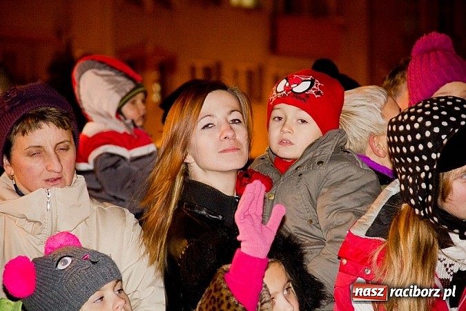 Zdjęcie w galerii na portalu naszraciborz.pl: Tradycyjny św. Mikołaj ze strażakami wiadomości z regionu