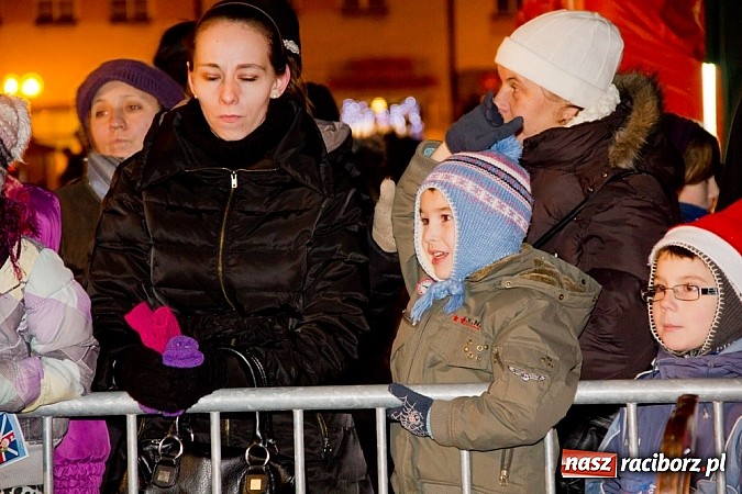 Zdjęcie w galerii na portalu naszraciborz.pl: Tradycyjny św. Mikołaj ze strażakami wiadomości z regionu