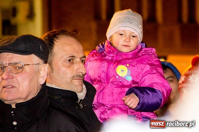 Zdjęcie w galerii na portalu naszraciborz.pl: Tradycyjny św. Mikołaj ze strażakami wiadomości z regionu