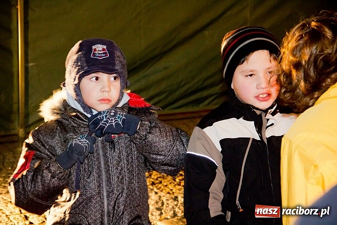 Zdjęcie w galerii na portalu naszraciborz.pl: Tradycyjny św. Mikołaj ze strażakami wiadomości z regionu