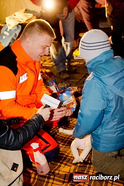 Zdjęcie w galerii na portalu naszraciborz.pl: Tradycyjny św. Mikołaj ze strażakami wiadomości z regionu