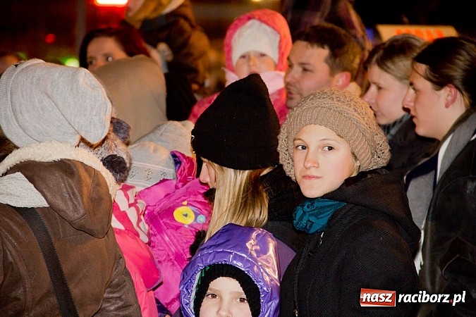 Zdjęcie w galerii na portalu naszraciborz.pl: Tradycyjny św. Mikołaj ze strażakami wiadomości z regionu