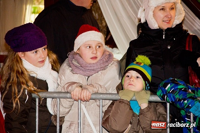 Zdjęcie w galerii na portalu naszraciborz.pl: Tradycyjny św. Mikołaj ze strażakami wiadomości z regionu