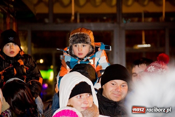 Zdjęcie w galerii na portalu naszraciborz.pl: Tradycyjny św. Mikołaj ze strażakami wiadomości z regionu