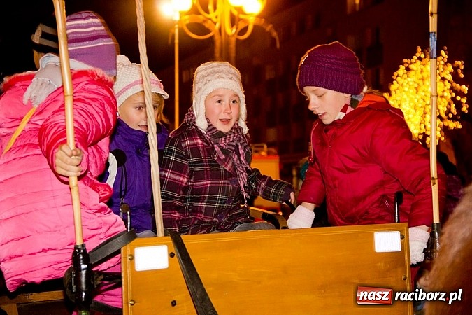 Zdjęcie w galerii na portalu naszraciborz.pl: Tradycyjny św. Mikołaj ze strażakami wiadomości z regionu