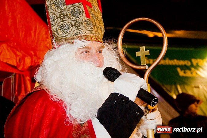 Zdjęcie w galerii na portalu naszraciborz.pl: Tradycyjny św. Mikołaj ze strażakami wiadomości z regionu